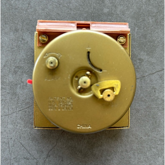 Vintage Seth Thomas Travel Alarm Clock Wind Up Brown Clam Case Glows in a Dark - Picture 6 of 13